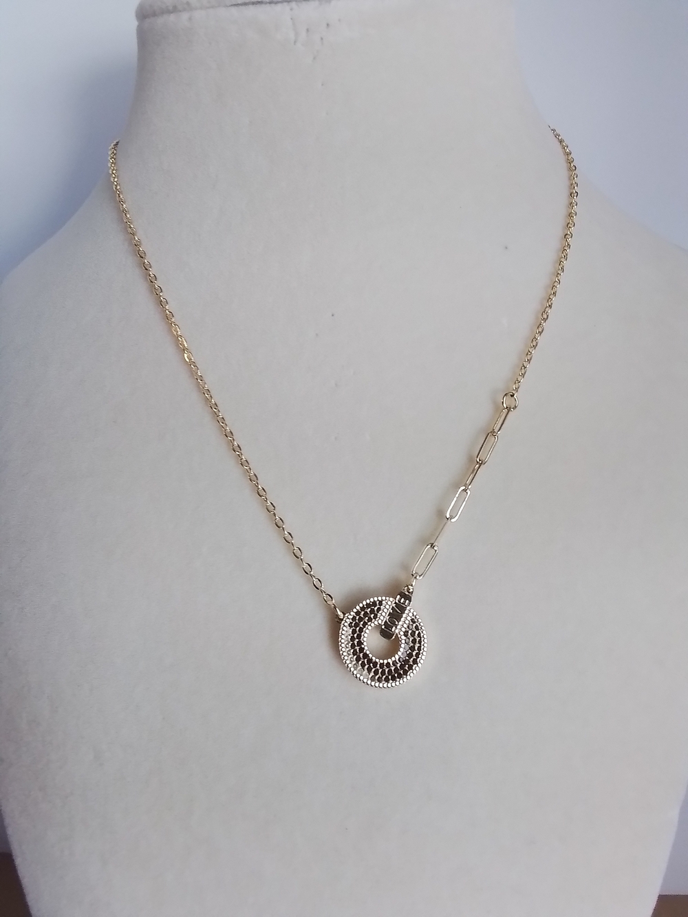 Pretty Bird Gold Textured Ring Pendant Necklace